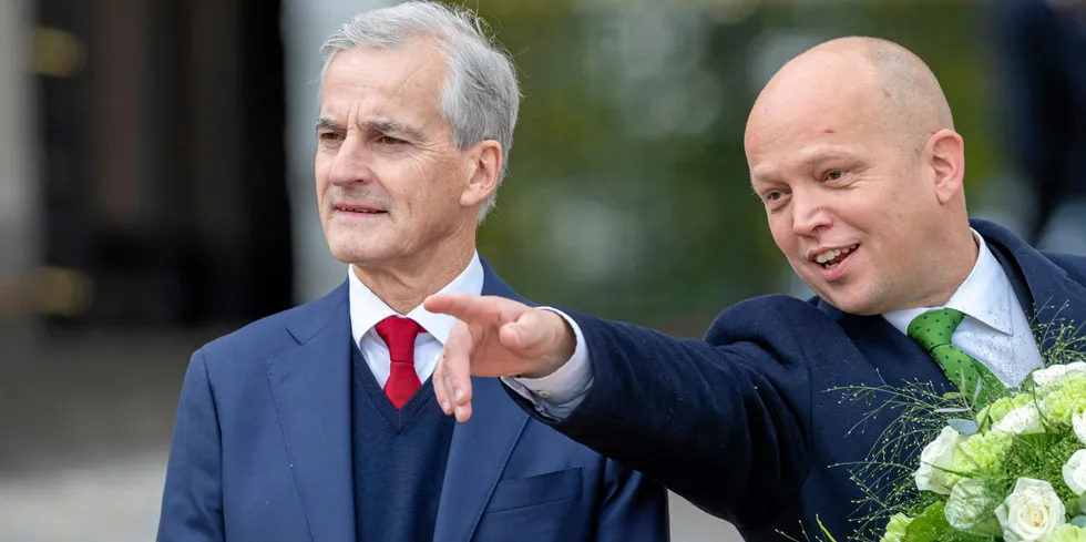 Jonas Gahr Støre og Trygve Slagsvold Vedum la tirsdag morgen frem skatten.