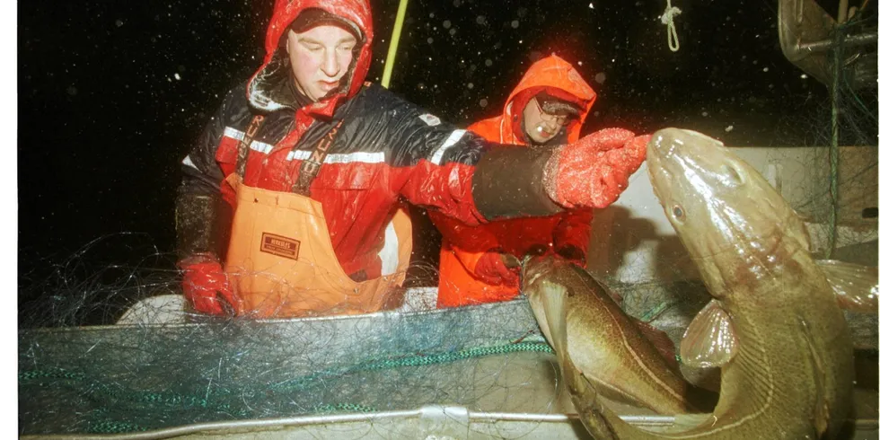 HVOR ER NÆRINGEN: Odd Kristian og Bjørn Olav Myhre fisker skrei. Om tre uker mister skreien miljømerket MSC, og det kan føre til bråstopp i eksporten. Dette virker å være et ikke-tema, noe det ikke burde. Hvor er næringen i denne saken, spør Fiskeribladet på lederplass.