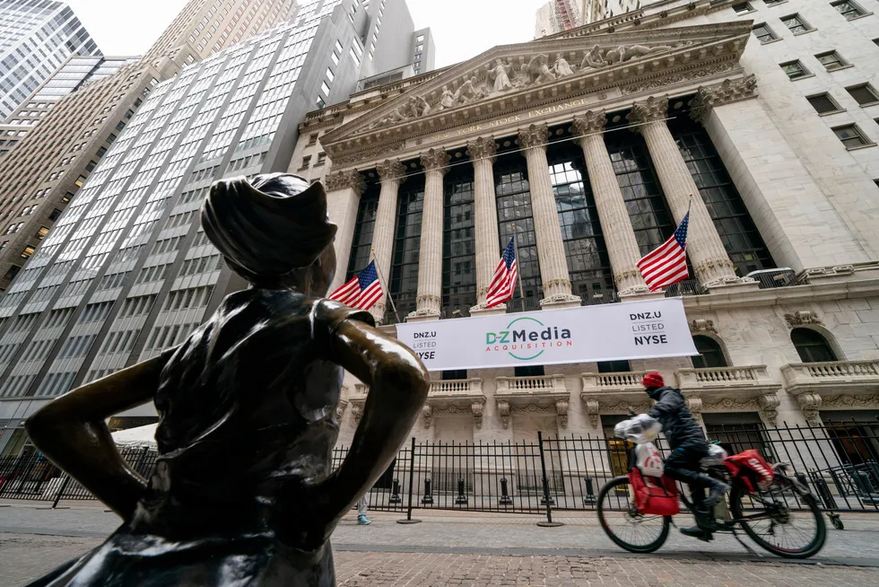 Wall Street faller videre etter fredagens nedtur.