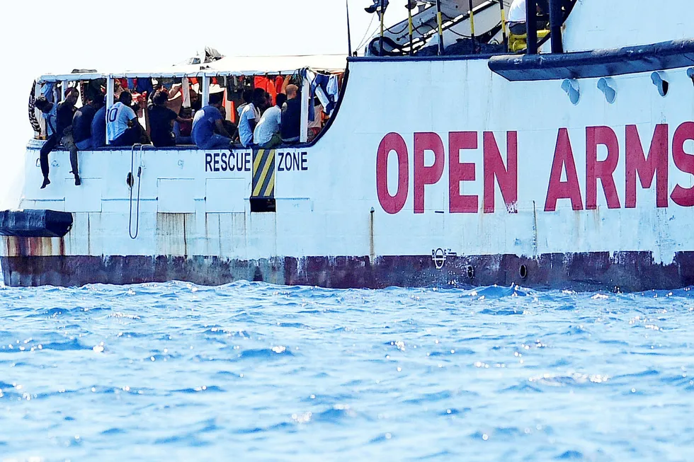 Over 100 migranter venter om bord på det spanske redningsskipet «Open Arms», utenfor kysten til den italienske øya Lampedusa.