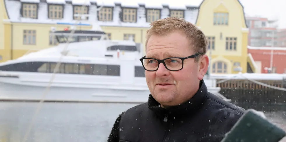 Været var ikke alltid ideelt, men juksafisker Martin Andås fra Flekkerøy sier seg fornøyd med skreisesongen i nord. Under landliggeperiodene på nordoverturen holdt sjarkfiskerne blant annet «rådsmøter» for å planlegge turen videre, forteller Andås.