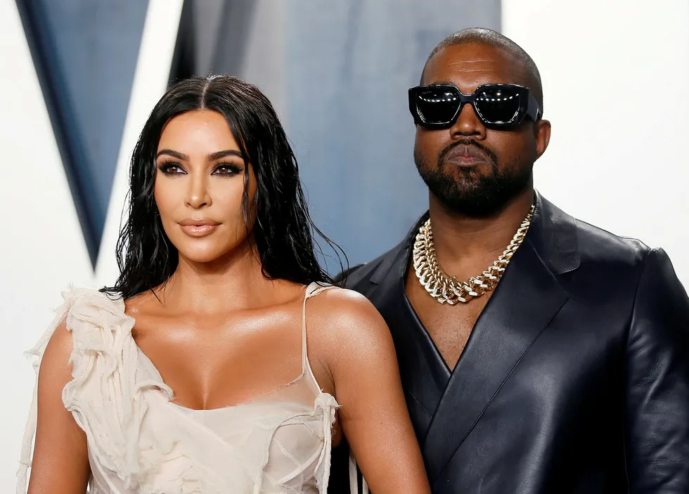 Kim Kardashian West skal ha fått 200 millioner dollar for salget av 20 prosent av sminkemerket KKW. Her med sinn mann, rapstjernen Kanye West.
