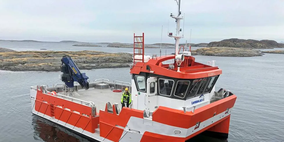 Her ankommer den nye oppdrettskatamaranen «Solbryn» Lovund.Pressefoto