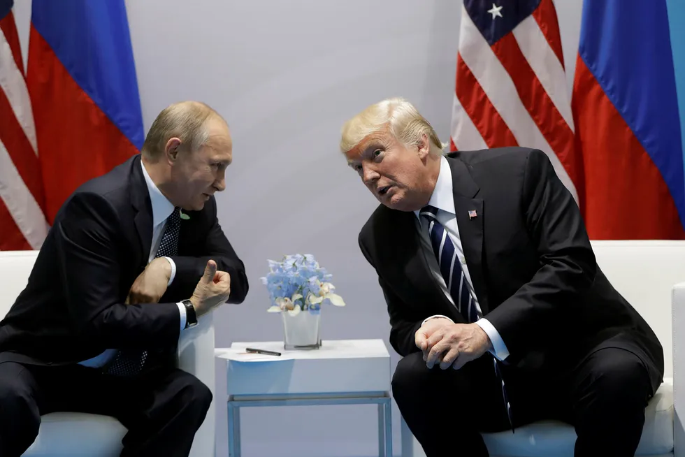 USAs president Donald Trump og Russlands president Vladimir Putin møttes ansikt til ansikt på G20-møtet i Hamburg. Foto: Evan Vucci / AP / NTB scanpix