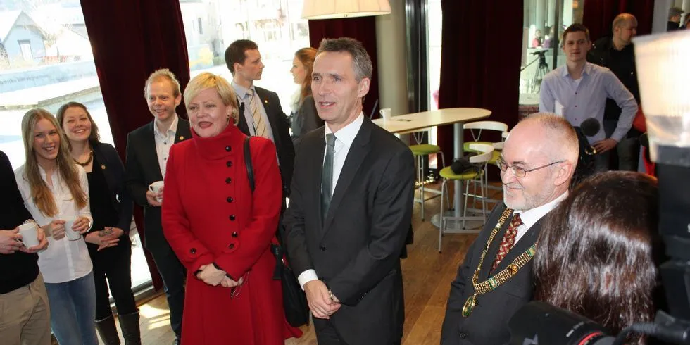 Kunnskapsminister Kristin Halvorsen presenterte forskningsmeldingen i Bergen sammen med statsminister Jens Stoltenberg. Foto: Nils Torsvik