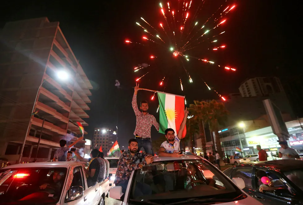 Feststemte kurdere dominerte gatebildet i Arbil etter de første resultatene fra folkeavstemningen. Foto: Safin Hamed/AFP/NTB Scanpix