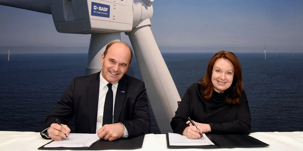 BASF CEO Martin Brudermüller (l) and Vattenfall CEO Anna Borg (r).