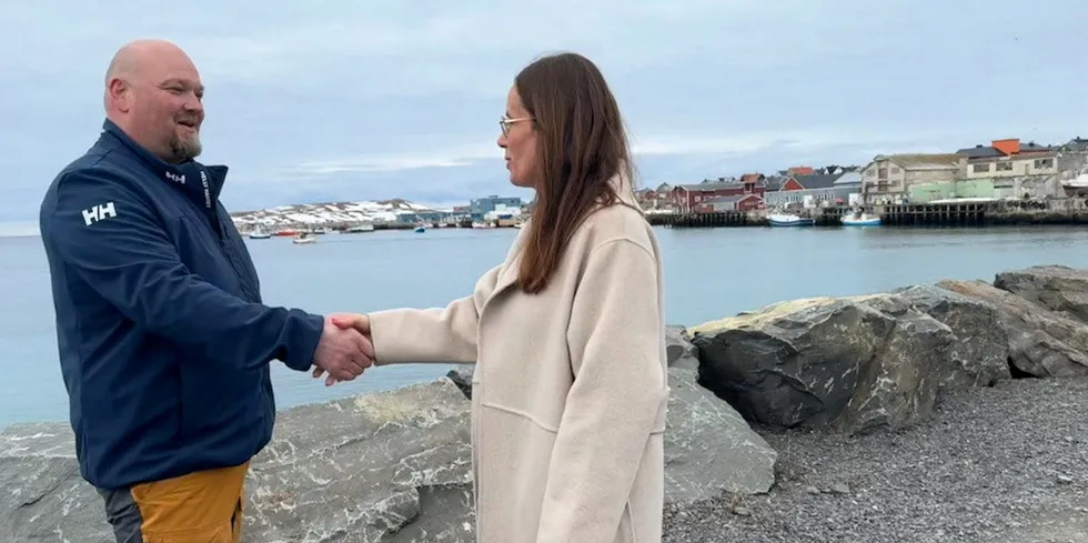 Fiskeri- og havminister Marianne Sivertsen Næss møtte tirsdag Frode Robertsen i Vardø Fiskarlag.