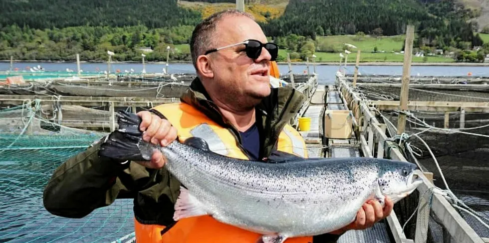 Jonathan Brown, administrerende direktør i Grants Smoked Salmon, dropper oppdrettsprosjekt på land.