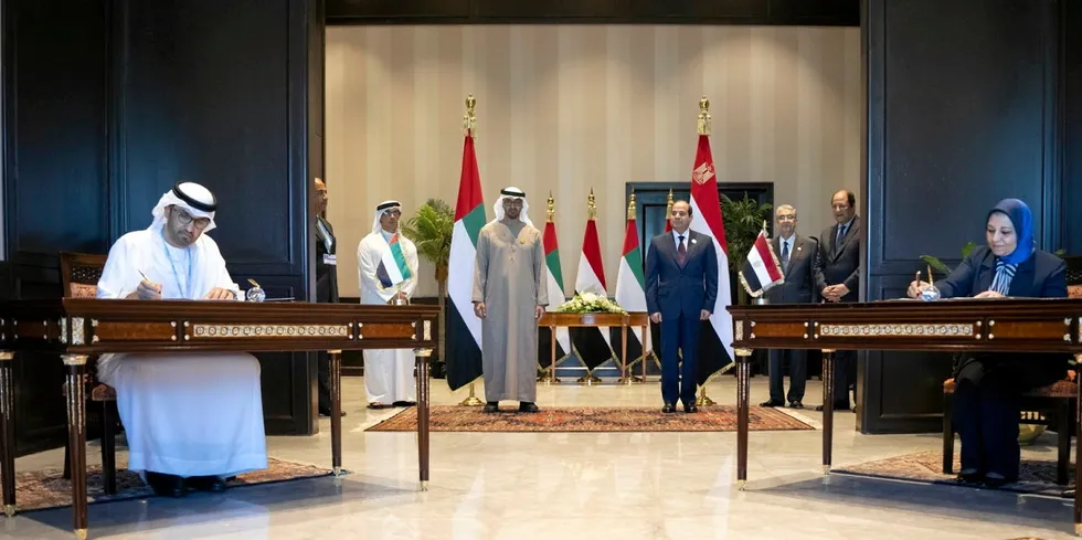 Egypt’s President Abdel Fattah El Sisi (right) and his UAE counterpart Sheikh Mohamed bin Zayed Al Nahyan witnessed the signing .