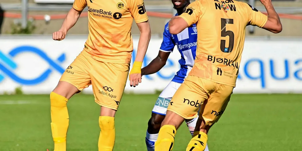 FOTBALL OG LAKS: Bodø/Glimt har stor suksess denne sesongen. Bodø-klubben har vunnet åtte av åtte kamper. Klubben er blant annet sponset av laksenæringen i nord.