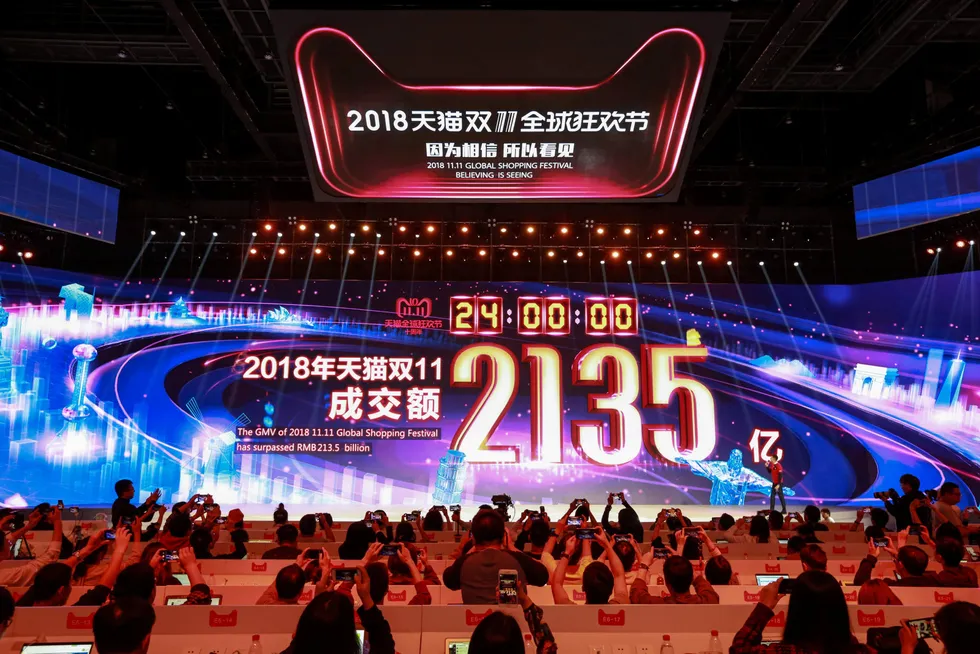 De kinesiske teknologi- og netthandelsselskapene har satt alt inn på å slå tidligere rekorder under «singeldagen» den 11.11 – som her fra Alibaba i 2018. I år er verdens største handelsdag tonet kraftig ned i Kina.