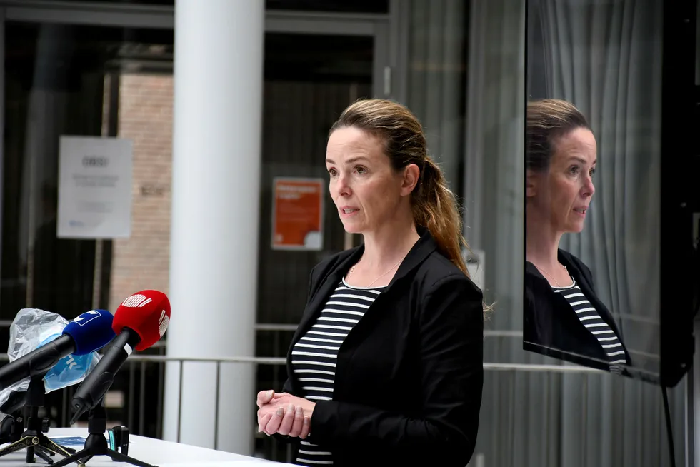 Kommuneoverlege Kathrine Kristoffersen og Tromsø kommune har overtatt det medisinske ansvaret for MS «Roald Amundsen». Her fra pressekonferanse på Rådhuset i Tromsø torsdag i forbindelse med koronasituasjonen hos Hurtigruten.