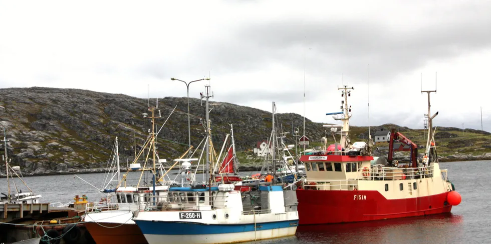 Kystfiskerflåten utgjør selve fundamentet for bosetting og utvikling i Finnmark, ifølge Hammerfest Senterparti. Her fra fiskerihavna i Forsøl i Hammerfest kommune.