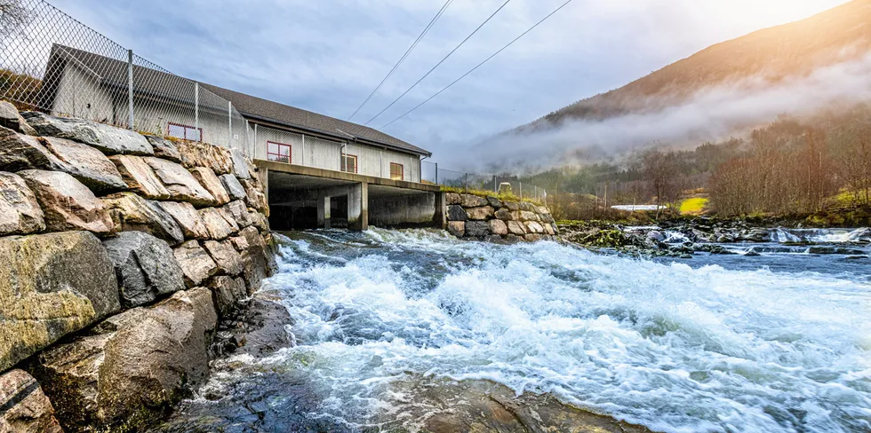 Klokken 0700 stiger strømprisen med cirka 1 krone/kWh i Sør-Norge. Da blir pristoppen nådd, med 176 øre/kWh i de tre prisområdene sør for Dovre.