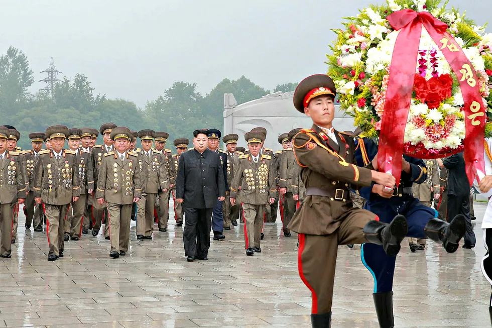 Fredag fikk Nord-Koreas leder Kim Jong-un nok en advarsel fra USAs president Donald Trump. Den spente situasjonen mellom de to landene har ført til et markert stemningsskifte i finansmarkedene denne uken. Foto: KCNA/Reuters/NTB Scanpix