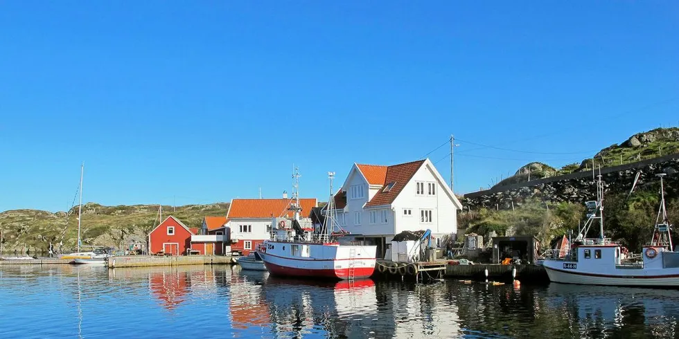 Det lille fiskeværet Røver utenfor Haugesund kan snart bli del av et større fiskesalgslag. Foto: Kjersti Sandvik