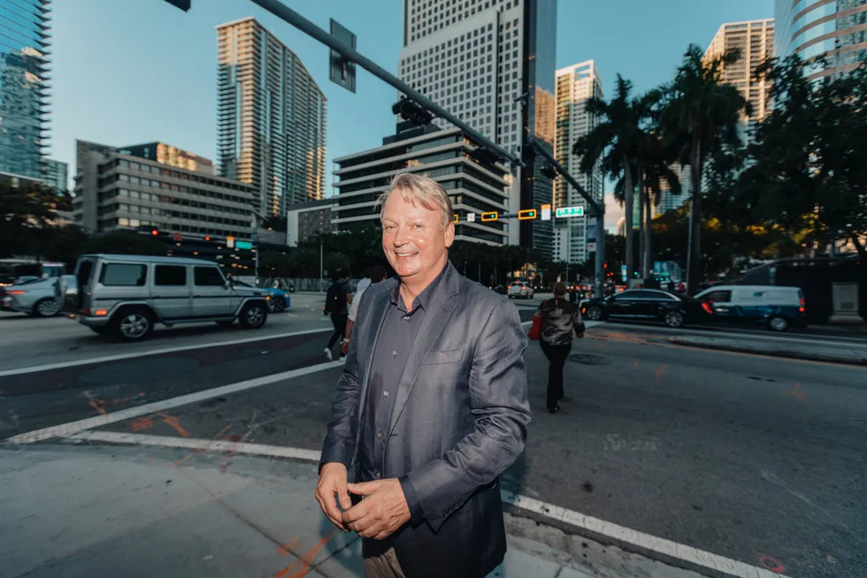 Under korona har finansmannen Ole Slorer gjort som mange andre på Wall Street i New York, og flyttet til Miami. Hjemme i det raskt voksende finansdistriktet Brickell skjer jobben via videomøter.