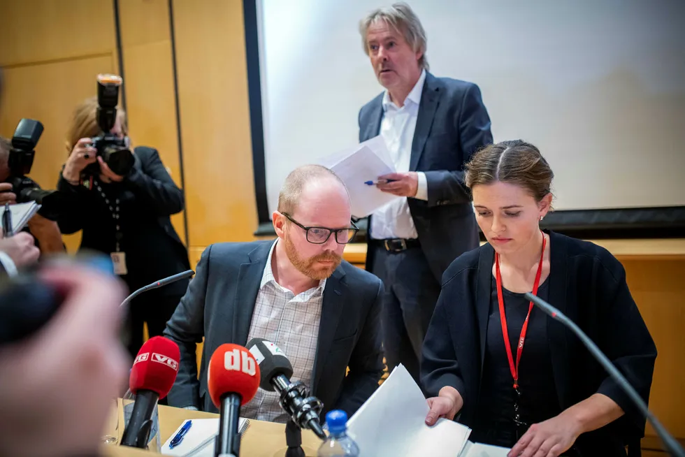 VG-redaktør Gard Steiro og nyhertsredaktør Tora Bakke Håndlykken og styrelder Torry Pedersen på pressekonferanse i VG.