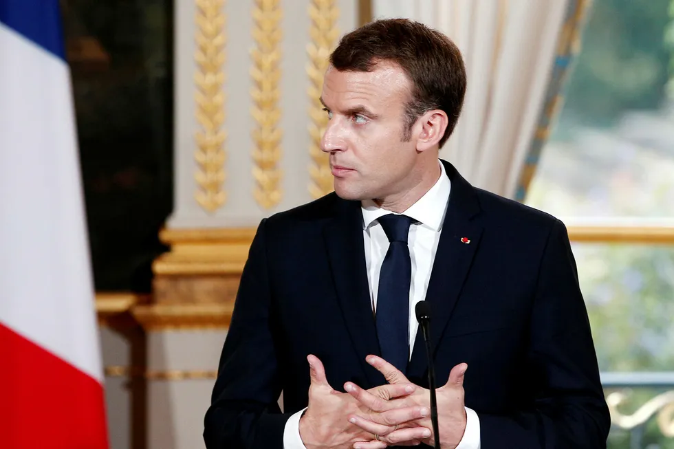 Frankrikes president Emmanuel Macron og hans regjering tar drastiske skritt i Russland. Foto: Reuters/NTB scanpix