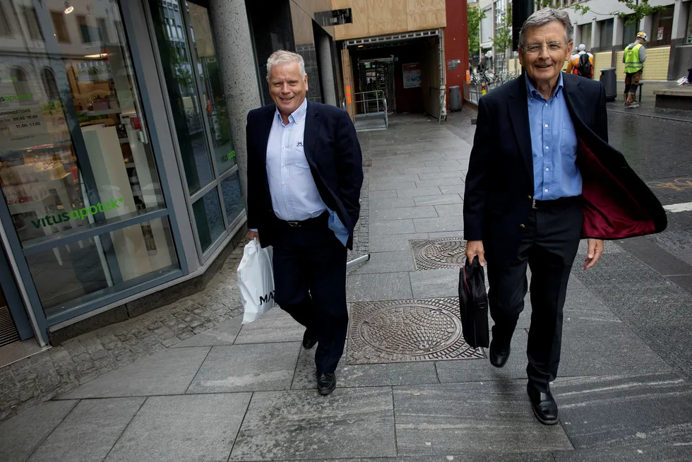 Pensjonistforbundets leder Jan Davidsen (til venstre) og rådgiver Thorstein Øverland mener Silvers kunder kan få pengene sine ut – uten tap. Foto: Øyvind Elvsborg