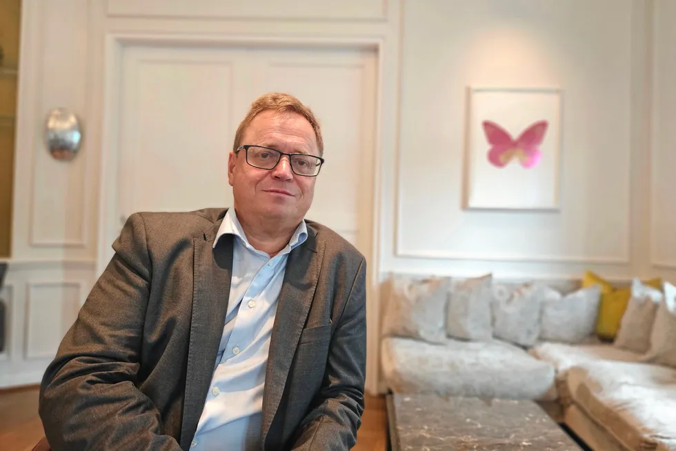 Gunnar Aftret er finansdirektør i Måsøval. Han sier at selskapets store, langsiktige investorer ikke ønsker at selskapet skal flyttes fra Euronext Growth til Oslo Børs' hovedliste nå.