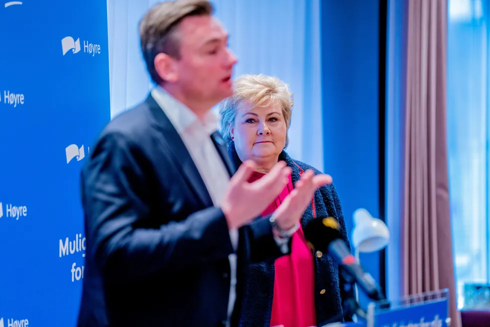 Høyre-leder Erna Solberg, her med nestleder og leder av programkomiteen Henrik Asheim.