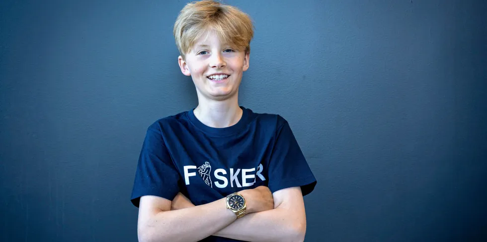 Ungdomsfisker Kristian Johannessen (12) kjøpte ekkolodd, kartplotter og klokke for pengene han tjente på fiske i sommer.