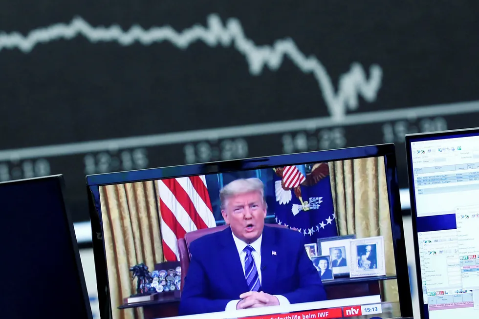 Donald Trump skapte mer frykt og panikk med sin tale onsdag kveld. Den amerikanske presidenten har forsøkt å bagatellisere koronapandemien.