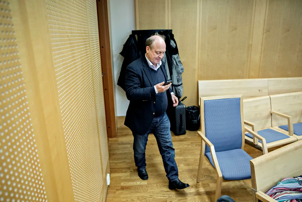 Advokat Harald Røer er slått personlig konkurs. Det åpner for at bostyret kan kreve omstøtelse av Røers salg av familiens herregård på Nesodden til sønnen.