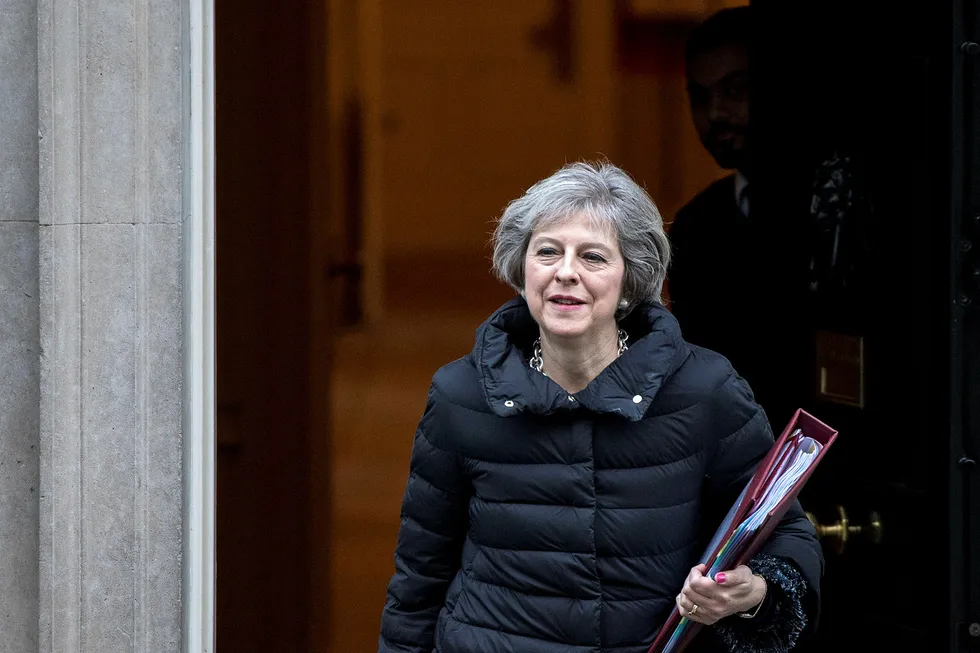 Storbritannias statsminister Theresa May og andre britiske politikere advares mot å bremse brexit. Foto: Chris J Ratcliffe/Getty Images