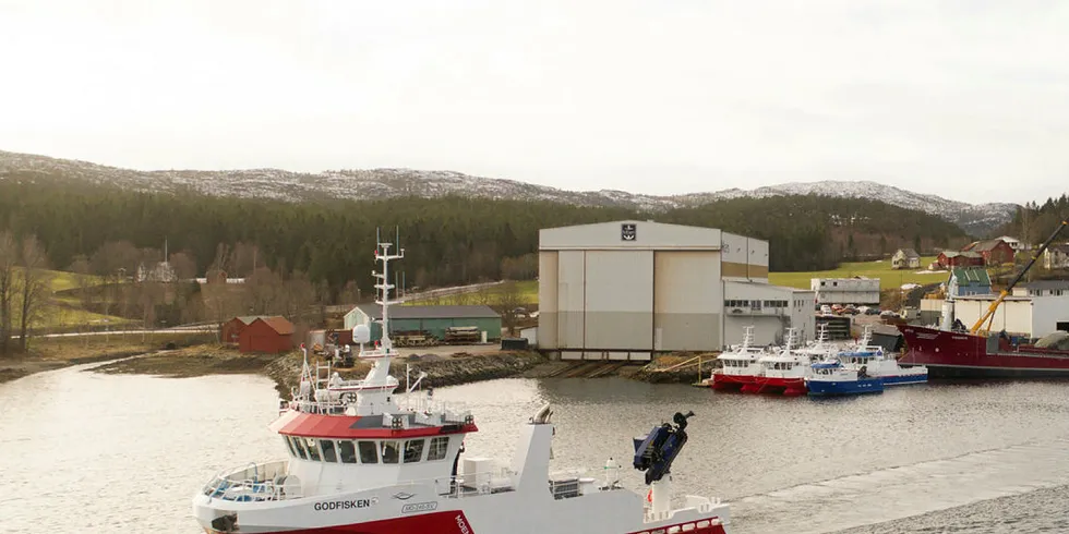 Her forlater «Godfisken» verftet på Kolvereid.