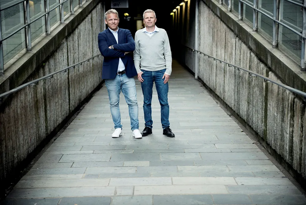 Bjørn Erik Sættem (til høyre) i Nordnet har gjort en grundig analyse hvor han har sammenlignet bolig- og aksjemarkedet de siste 150 årene. Nordnet-sjef Anders Skar står til venstre i bildet.