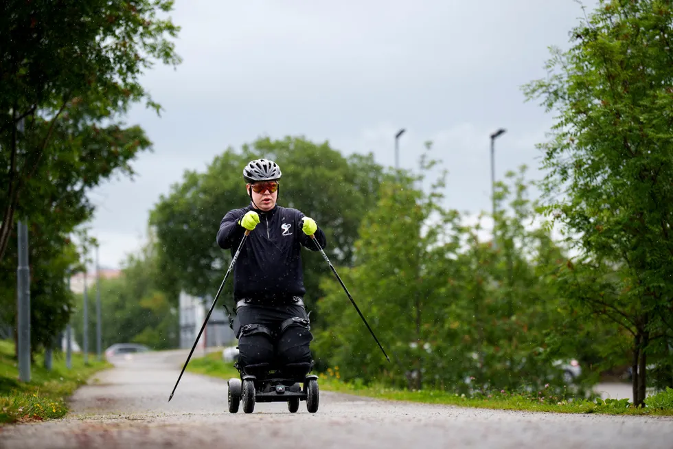 Andre Krogstad er i sin beste alder, men har stått utenfor arbeidsmarkedet etter en ulykke i 2011. Dagene bruker han ofte ute på tur.