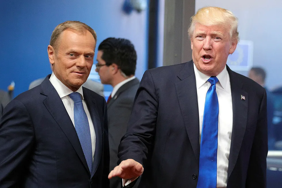 EUs president Donald Tusk sammen med USAs president Donald Trump i Brussel. Bildet ble tatt torsdag i forrige uke. Foto: Olivier Matthys