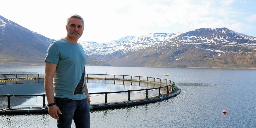 Fredd Jarle Wilsgård hos Wilsgård Fiskeoppdrett AS i Torsken.Foto: Jørn Mikael Hagen