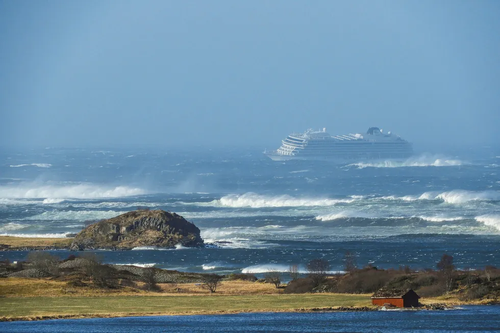 Cruiseskipet Viking Sky sendte ut mayday-melding og drev mot land da maskinene sviktet 23. mars.