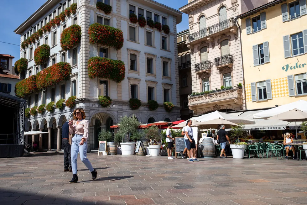 Den lille sveitsiske byen Lugano ligger helt ned mot grensen til Italia, kun en times kjøretur fra Milano.