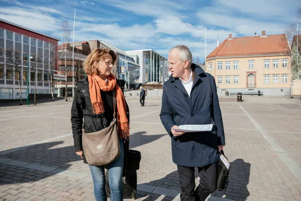 Daværende eiendomsdirektør Anne Stine Eger Mollestad med toppsjef Ole-Wilhelm Meyer i Tromsø i 2017. I våres inngikk de to en konfidensiell sluttavtale.