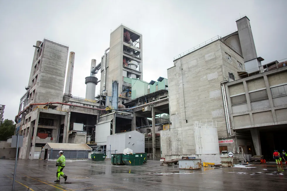 Norcems sementfabrikk her i Brevik er ett av to norske industrianlegg som er ment å inngå i regjeringens store CO2-fangst- og lagringsprosjekt.