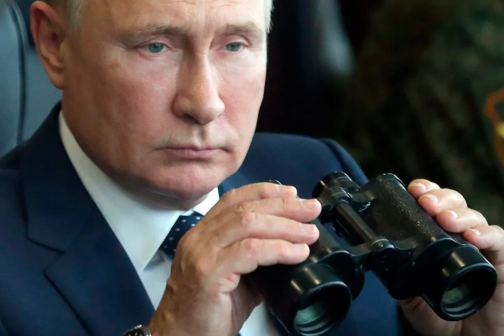 Russlands Vladimir Putin synes ikke å være nevneverdig bekymret for egen popularitet, skriver artikkelforfatteren.