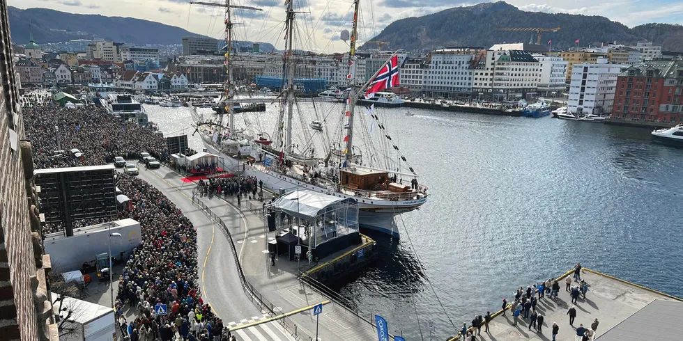 Statsraad Lemkuhl ankommer Bergen etter to års forskningstokt