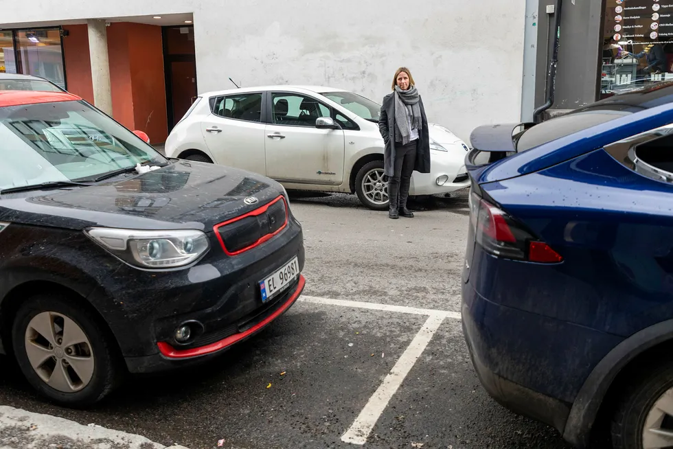 – De fleste el- og hybridbiler har hurtig akselerasjon som er uvant for mange. I tillegg går en stor andel av elbilene i byene hvor det generelt er større risiko for ulykker. I august i fjor registrerte vi skader på nesten halvparten av elbilene vi har forsikret i Oslo, sier Therese Nielsen, seksjonsleder forsikringsoppgjør i Fremtind.