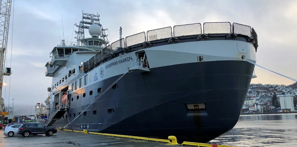 Forskningsfartøyet «Kronprins Haakon» blir strømfast i tre uker i Hammerfest. Her fra landkjenning i Bergen.