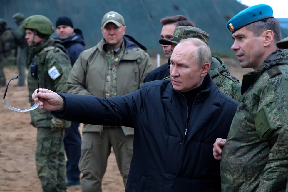 President Vladimir Putin besøker et militært treningssenter i slutten av oktober.