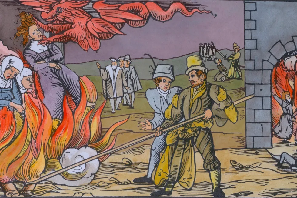 Tresnittet fra 1600-tallet viser tre kvinner som ble henrettet som hekser i Derneburg i Tyskland i oktober 1555. Heksejakt og forsakelse hjalp like lite mot kulde og uvær under den lille istid som bilistjakt og vegetarkost gjør i forhold til vår tids klimautfordringer, skriver Victor D. Norman.