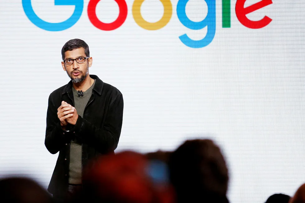 Sundar Pichai er toppsjef i Google. Selskapet er saksøkt av amerikanske myndigheter for å ha skapt et ulovlig monopol på internettsøk.
