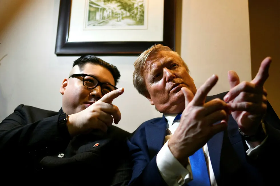 Kim Jong-un-imitator Howard X og Donald Trump-imitator Russel White skapte oppstyr i Vitenam. Nå er førstnevnte utviste fra landet.