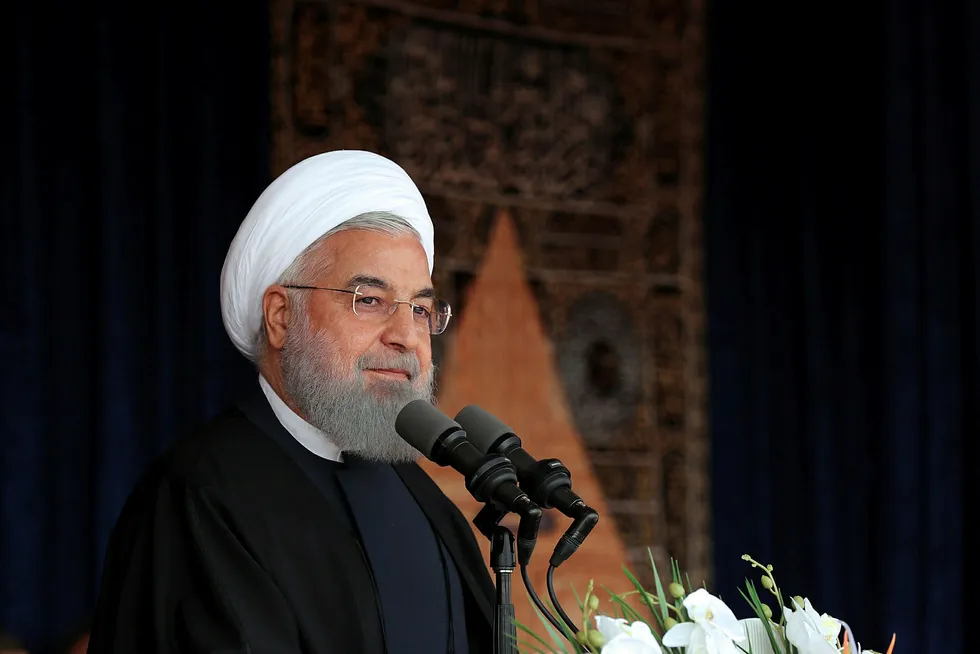 Hassan Rouhani advarer om at Iran kan gå en utfordrende periode i møte. Foto: Iranian Presidency Office via AP/ NTB scanpix