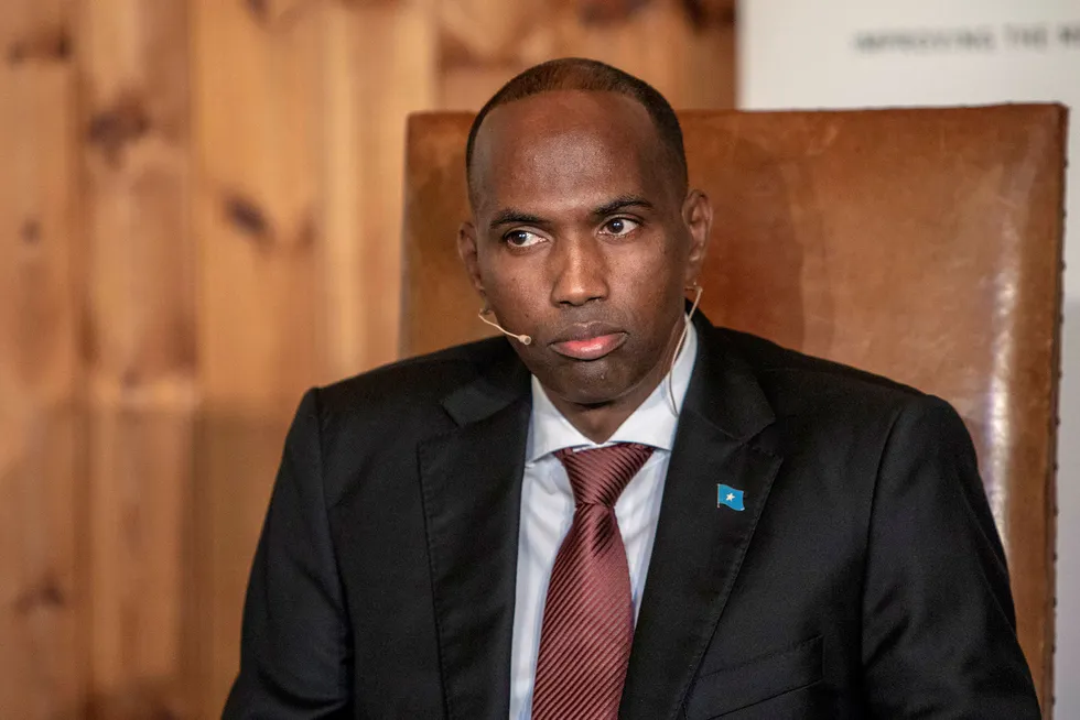 Den norsk-somaliske statsministeren i Somalia Hassan Ali Khaire har blitt avsatt etter et mistillitsforslag, og de folkevalgte har bedt presidenten om å utnevne en ny statsminister.